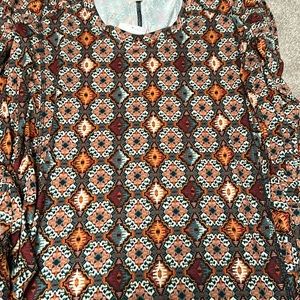 NWT L Paisley Raye long sleeve super soft thumbhole shirt